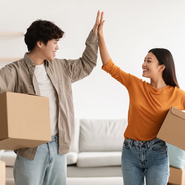 G23006-Breezy-Home-LL_SVS_800x800 A young couple moving